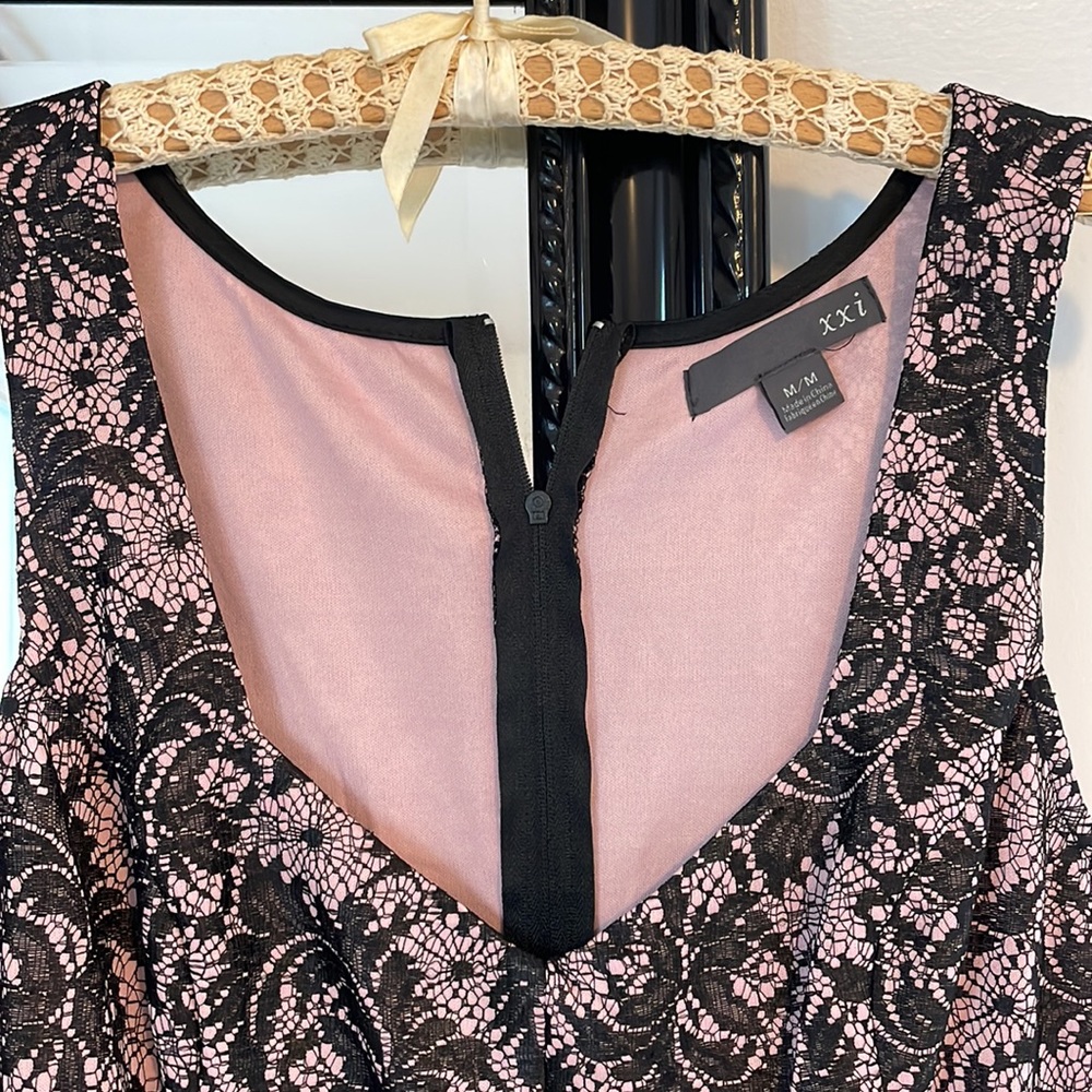 Forever 21 | pink and black lace dress